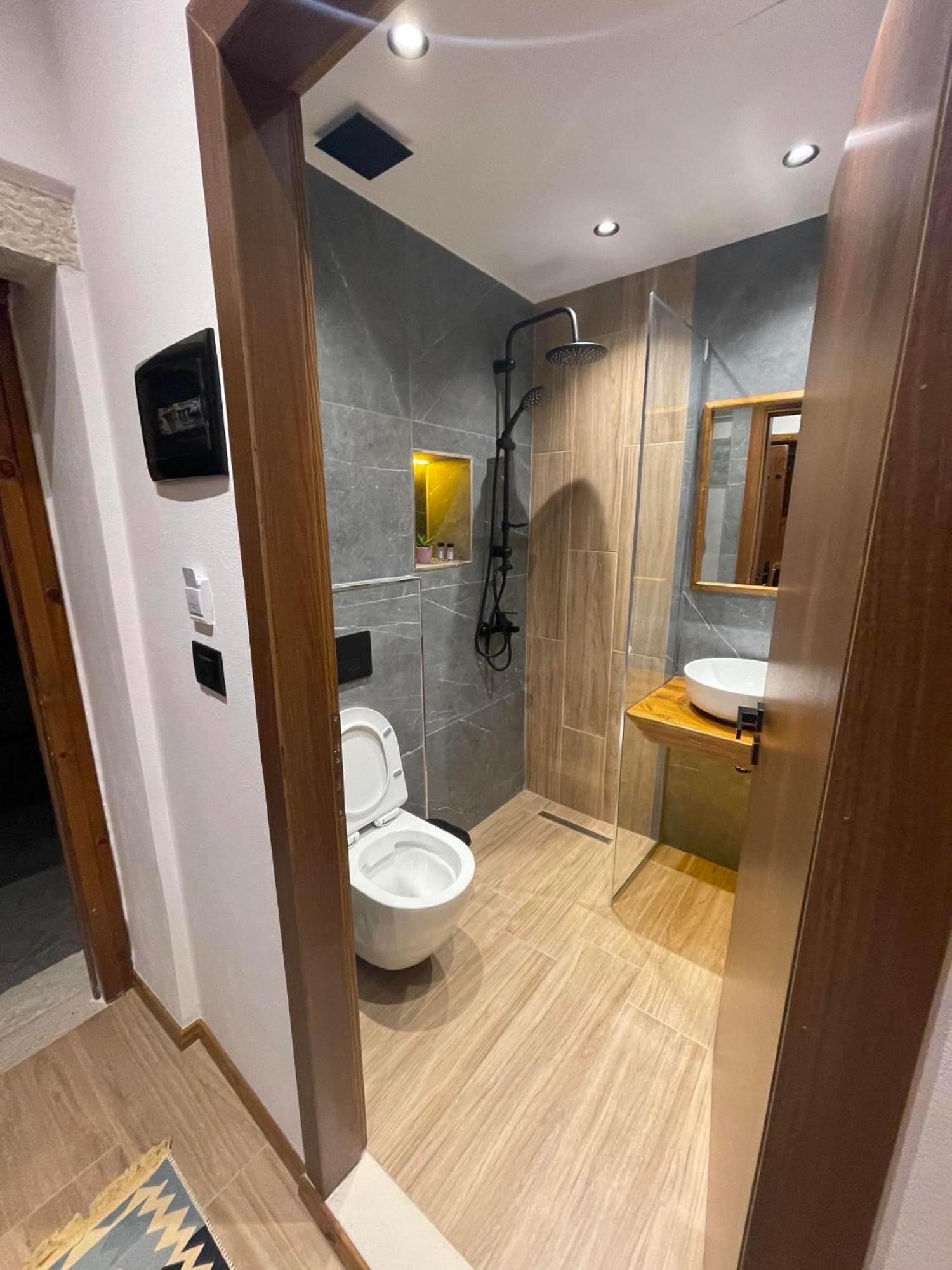 Grey Stone Otel Gjirokastër Dış mekan fotoğraf