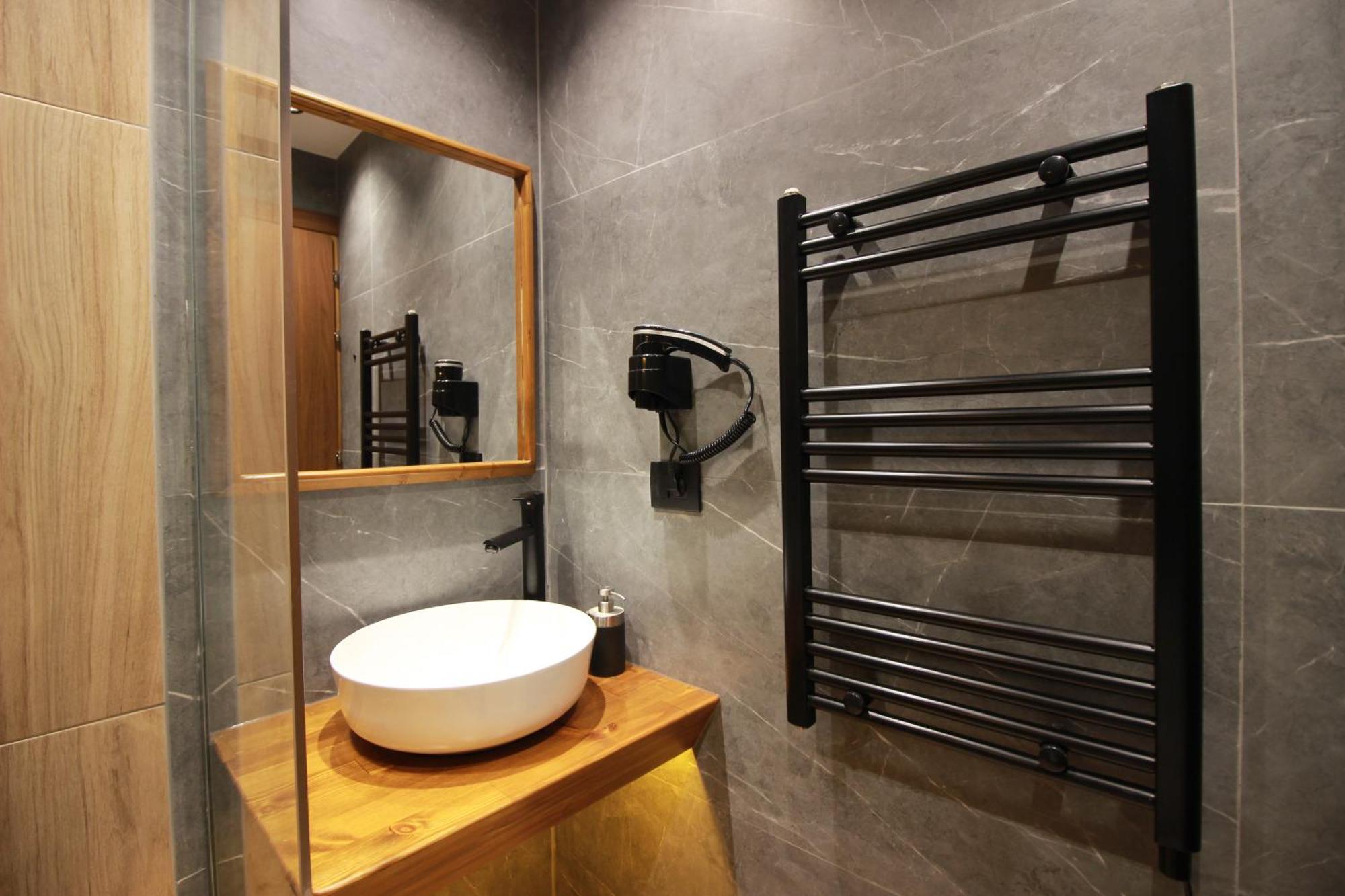 Grey Stone Otel Gjirokastër Dış mekan fotoğraf