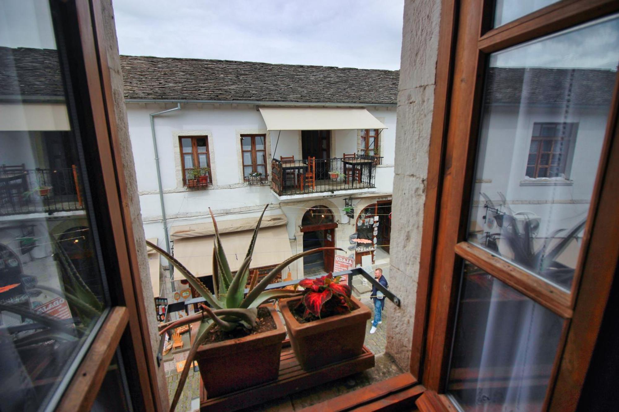 Grey Stone Otel Gjirokastër Dış mekan fotoğraf