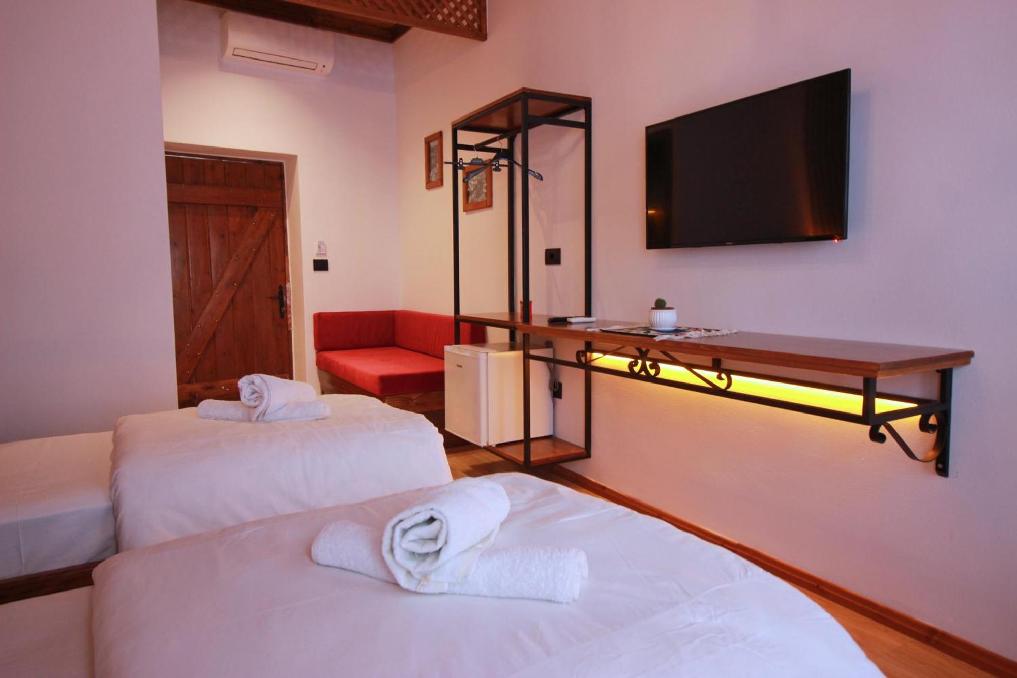 Grey Stone Otel Gjirokastër Dış mekan fotoğraf