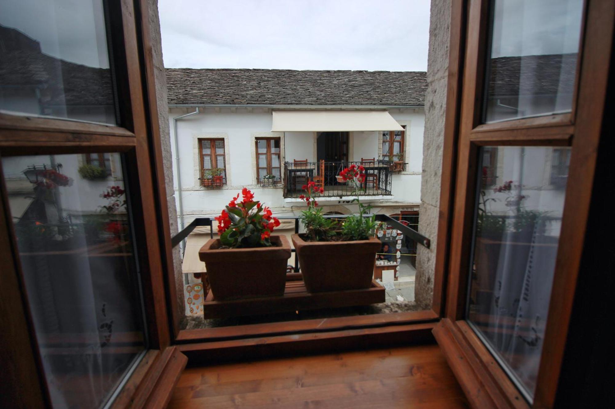 Grey Stone Otel Gjirokastër Dış mekan fotoğraf