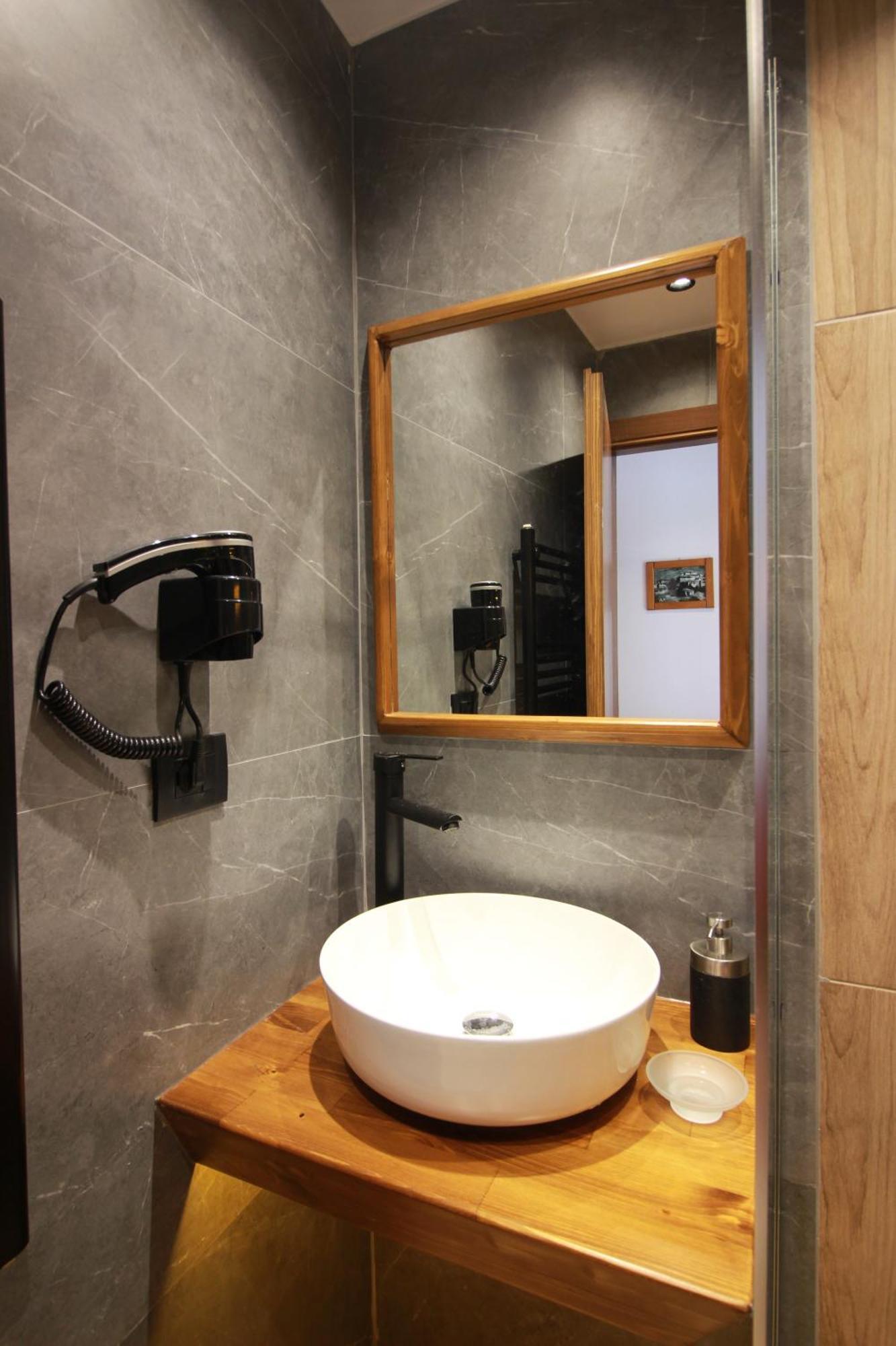 Grey Stone Otel Gjirokastër Dış mekan fotoğraf